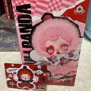 POP MART Skullpanda Winter Symphony Series Plush Pendant (Rock On)